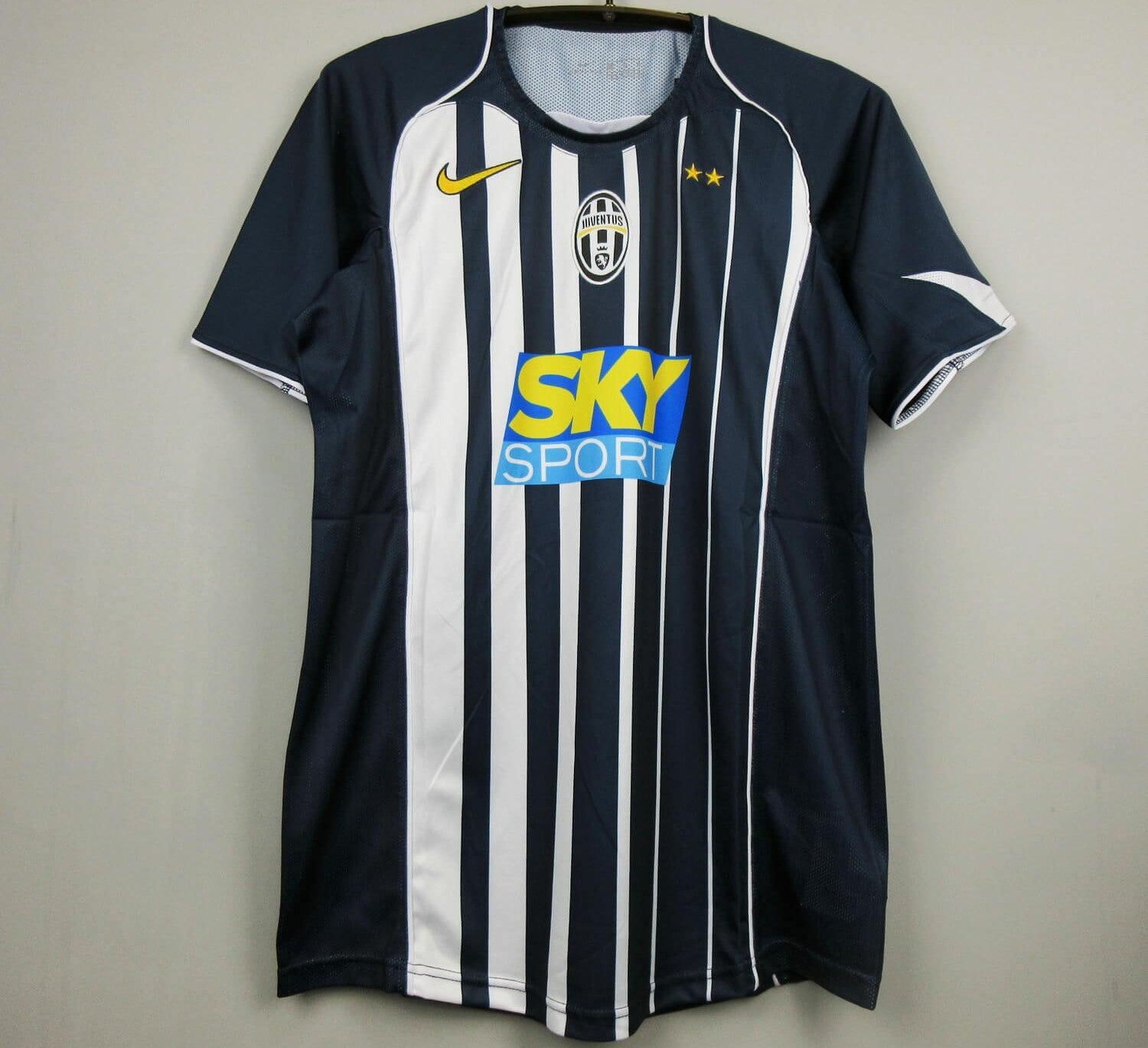 Retro Juventus 2004/05 Third Jersey