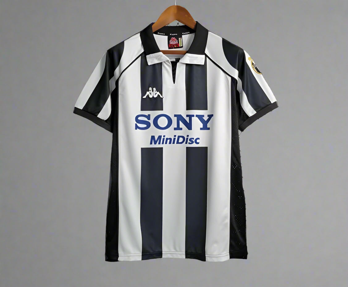 Retro Juventus 1997/98 Home Jersey