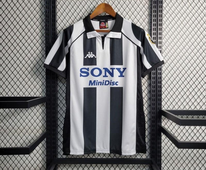 Retro Juventus 1997/98 Home Jersey