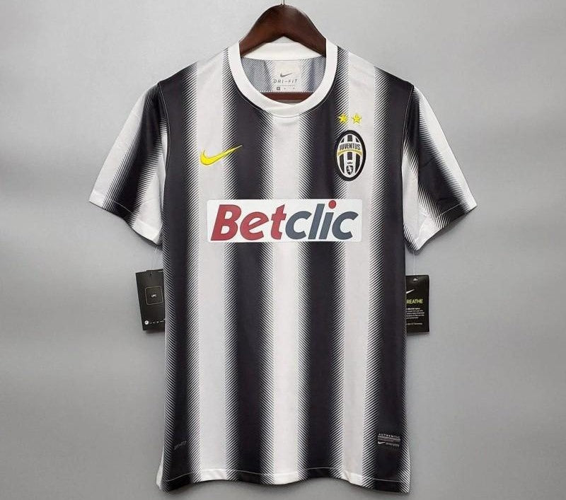 Retro Juventus 2010/11 Home Jersey