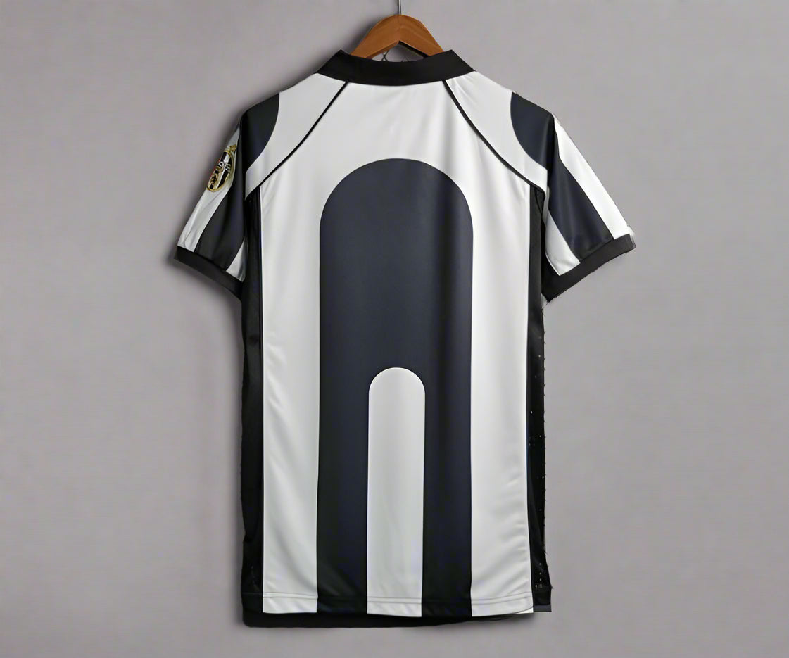 Retro Juventus 1997/98 Home Jersey