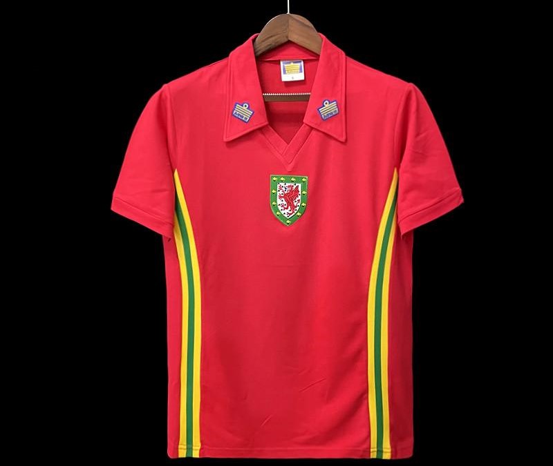 Retro Wales 1976/79 Home Jersey